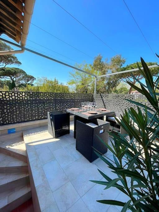 Studio Climatise, Terrasse, Parking Prive, 50M De La Plage Appartement Saint-Tropez Buitenkant foto