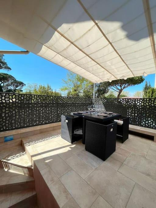 Studio Climatise, Terrasse, Parking Prive, 50M De La Plage Appartement Saint-Tropez Buitenkant foto